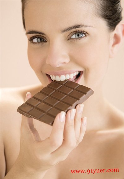 孕妇可以吃巧克力吗 最好少吃而分娩前吃可用来补充体力