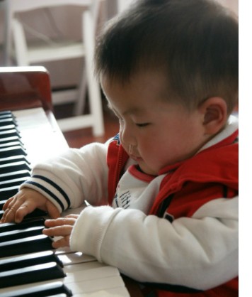 提醒：三岁内孩子不要学乐器
